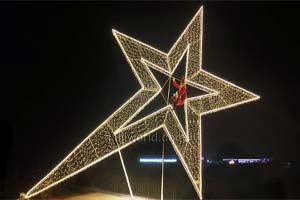 ಪುತ್ತೂರು: ನೆಲ್ಲ್ಯಾಡಿ ಯುವಕರು ರಚಿಸಿದ ೪೨ ಅಡಿ ಎತ್ತರದ ಕ್ರಿಸ್‌ಮಸ್ ನಕ್ಷತ್ರ – ದಕ್ಷಿಣ ಕನ್ನಡದಲ್ಲಿ ಹೊಸ ದಾಖಲೆ!