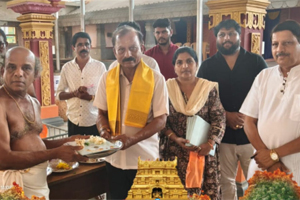 ಉಳ್ಳಾಳ ಶ್ರೀ ಭಗವತೀ ಕ್ಷೇತ್ರದ ಆಡಳಿತ ಮೊಕ್ತೇಸರರಾದ ಶ್ರೀ ಸುರೇಶ್ ಭಟ್ನಗರ್ ಇವರು ಇಂದು ಸಸಿಹಿತ್ಲು ಶ್ರೀ ಭಗವತೀ ಕ್ಷೇತ್ರಕ್ಕೆ ಭೇಟಿ ನೀಡಿ ಬ್ರಹ್ಮಕಲಶೋತ್ಸವಕ್ಕೆ ತಮ್ಮ ಸಂಪೂರ್ಣ ಸಹಕಾರ ನೀಡುವ ಭರವಸೆ ನೀಡಿದರು. ಈ ಸಂಧರ್ಭದಲ್ಲಿ ಸಸಿಹಿತ್ಲು ಕ್ಷೇತ್ರದ ಆಡಳಿತ ಮೊಕ್ತೇಸರರಾದ ಶ್ರೀ ಚಂದ್ರಶೇಖರ್ ಬೆಲ್ಚಡ ಕಟೀಲು ಹಾಗು ಬ್ರಹ್ಮಕಲಶ ಸಮಿತಿಯ ಪಧಾಧಿಕಾರಿಗಳು ಉಪಸ್ಥಿತರಿದ್ದರು.